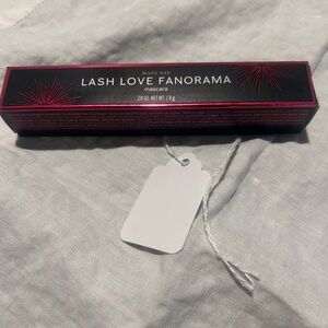 Mary Kay Lash Love Fanorama Mascara - Black